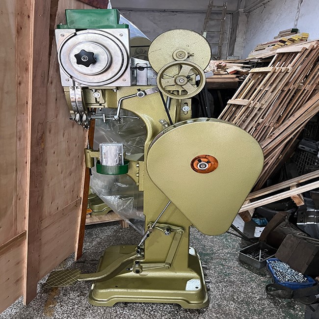 Brake Riveting Machine Brake Riveting Machine