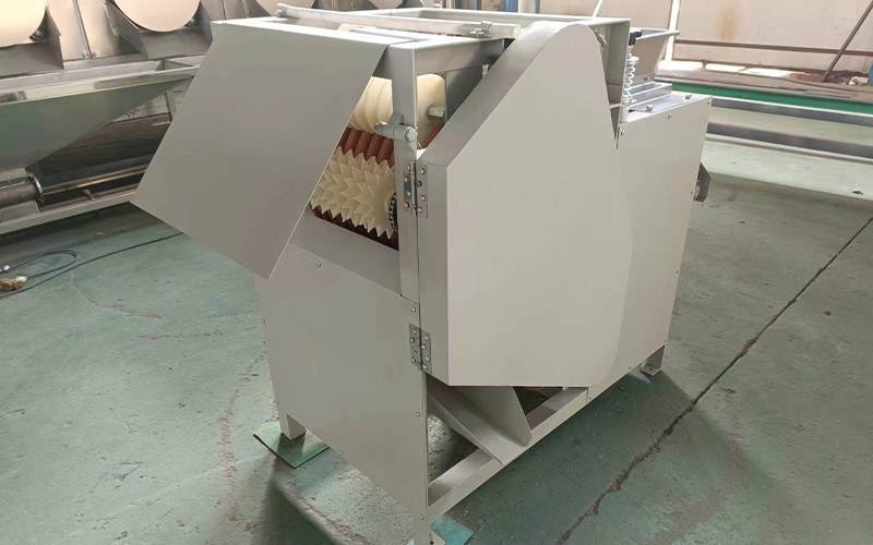 Peanut peeler Peanut peeler