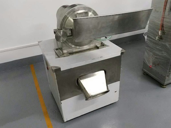 Dry Ginger Grinding Machine