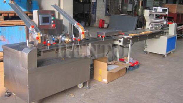 Sandwiching Biscuit Making Machine